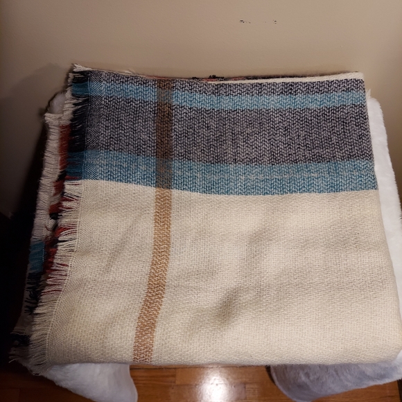 3 Plaid scarfs - Picture 3 of 4